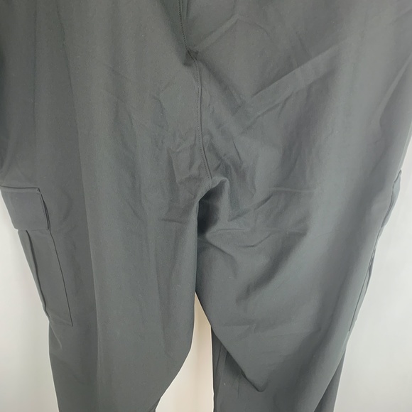 old navy Slim Go-Dry Cool Hybrid Jogger Cargo Pants for Men $45 - Picture 9 of 11